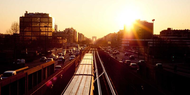 生活服务是什么？一份涵盖生活指南与出行攻略的现代生活解方